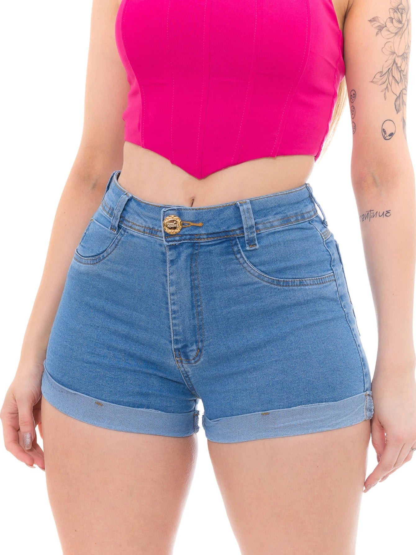 SHORT JEANS FEMININO LEVANTA BUMBUM COM DETALHES NA BARRA DOBRADA