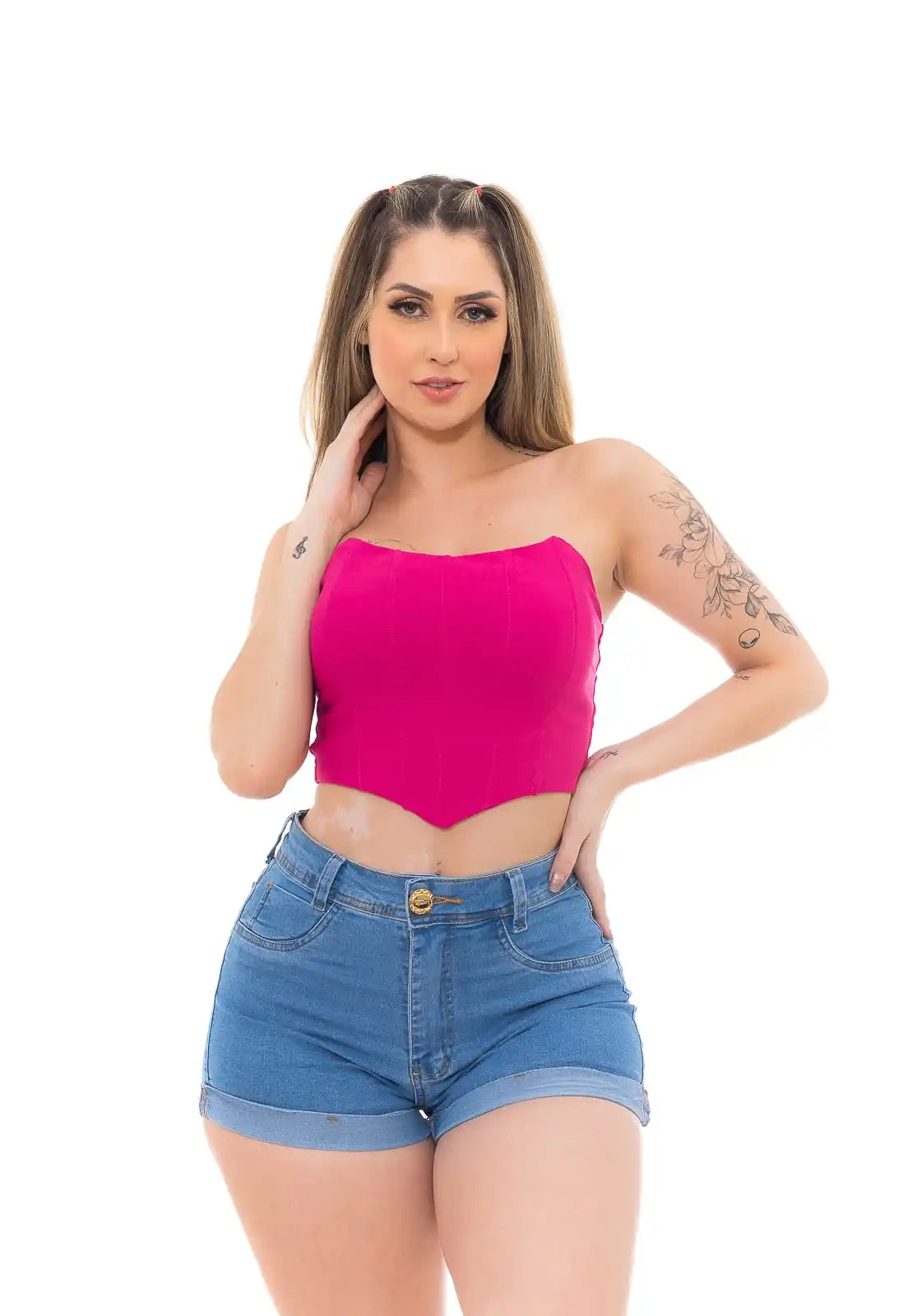 SHORT JEANS FEMININO LEVANTA BUMBUM COM DETALHES NA BARRA DOBRADA